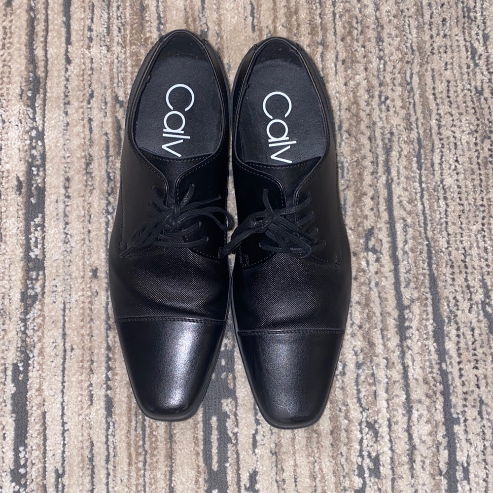 Men’s Black Leather Calvin Klein dress shoes - size 9 - worn once!